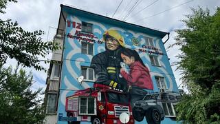 Мурал спасателям МЧС: сквозь огонь, воду и время
