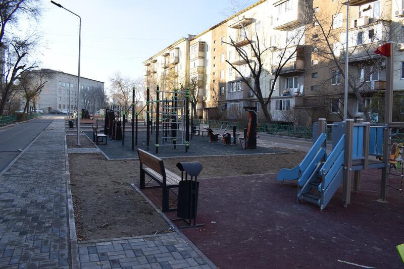 Аким города Ернат Бәзіл ознакомился с состоянием аварийных домов