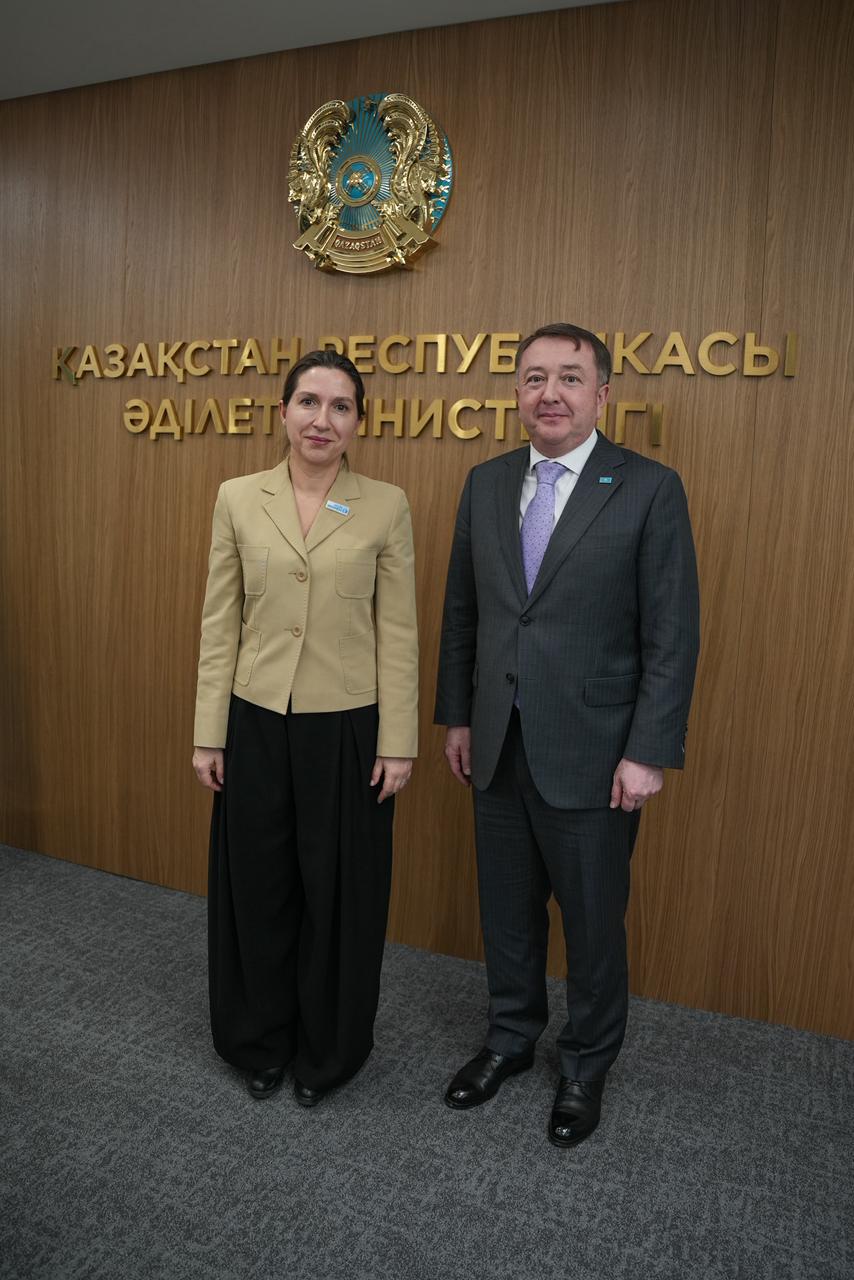 Министр юстиции Ерлан Сарсембаев встретился с Джерен Гюрес — Главой офиса «ООН-женщины»