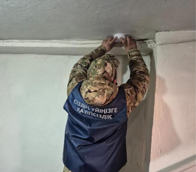 Спасатели МЧС проводят месячник пожарной безопасности в жилом секторе