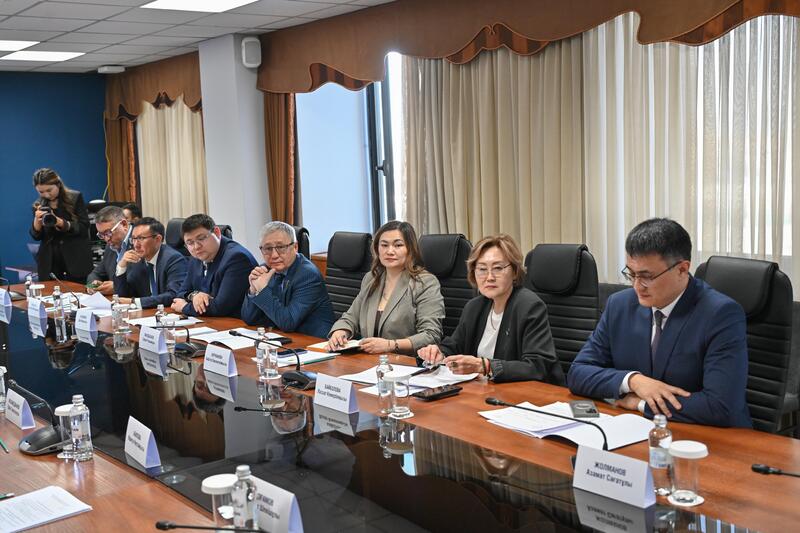 Новый состав Общественного совета при Агентстве по делам государственной службы провел первое заседание