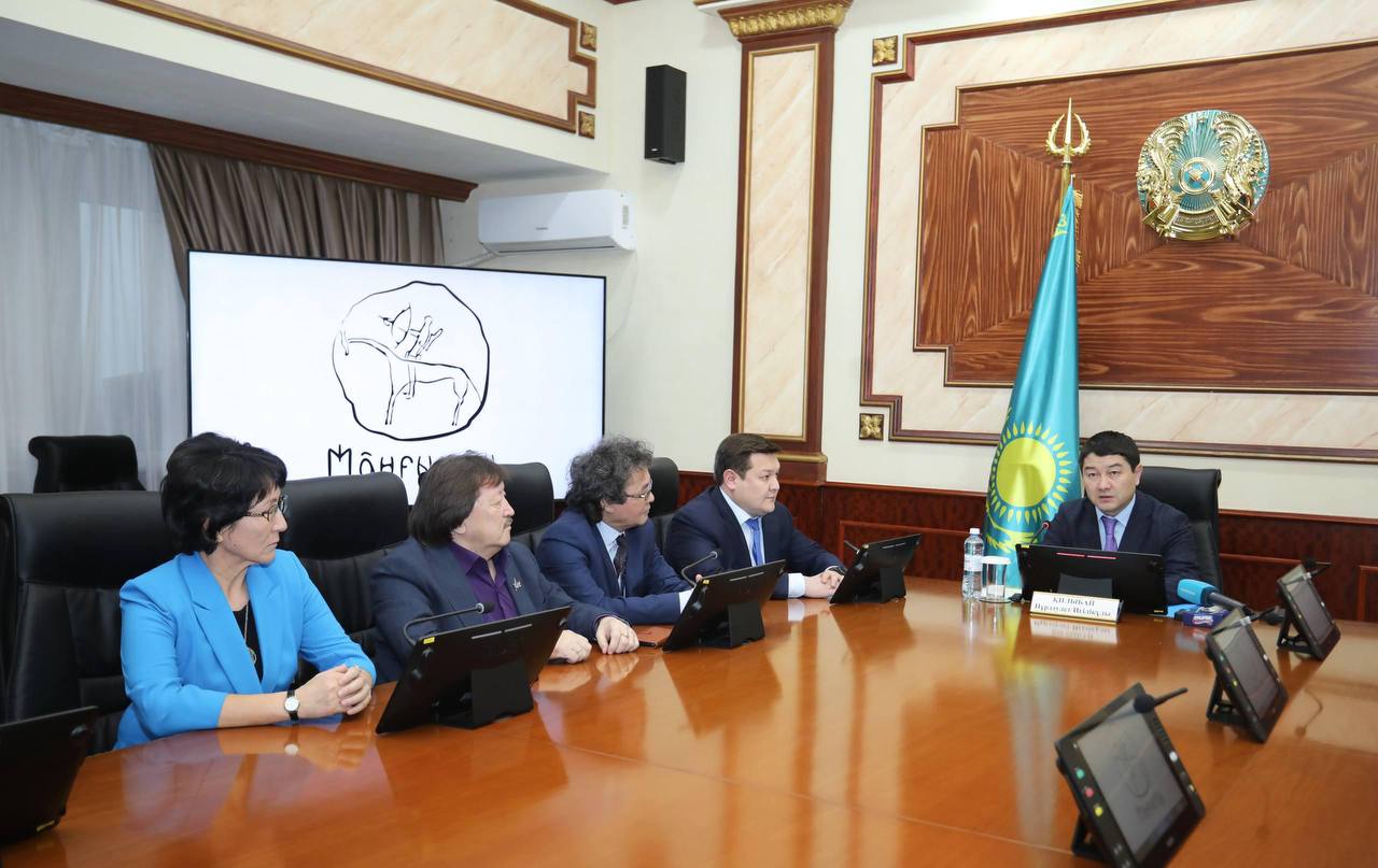 Аким Мангистауской области обсудил конституционные реформы РК с представителями культуры и СМИ
