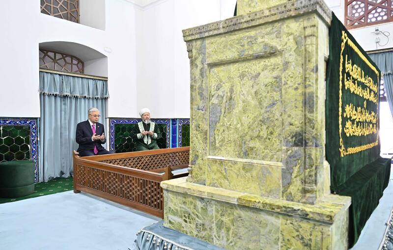 Президент посетил мавзолей Ходжи Ахмеда Яссауи