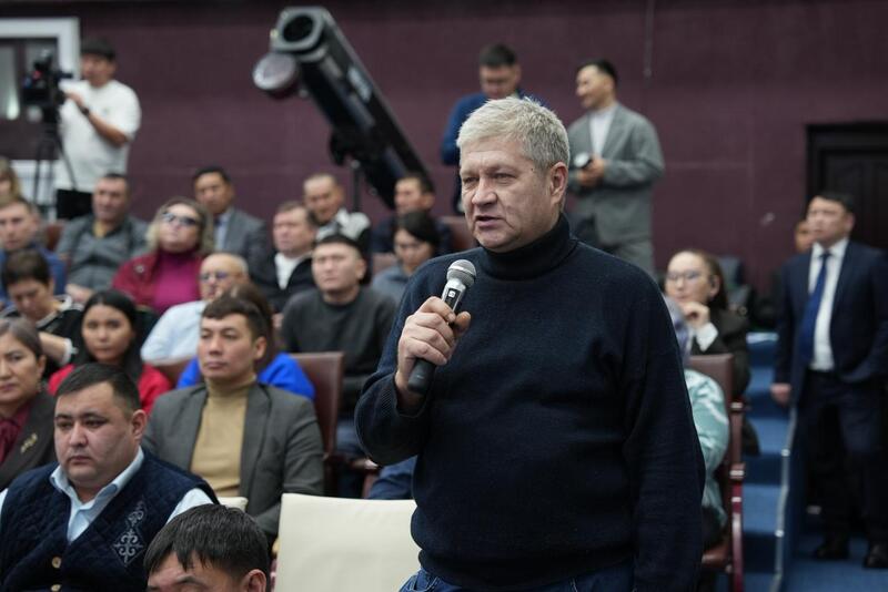 Открытый диалог: акимы ВКО и Усть-Каменогорска встретились с населением