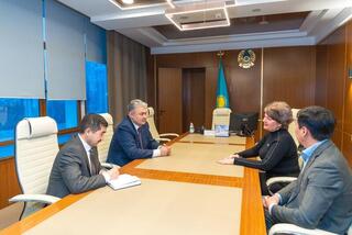 Аким Восточно-Казахстанской области Ермек Кошербаев встретился с депутатом Сената Парламента Республики Казахстан Ольгой Булавкиной.