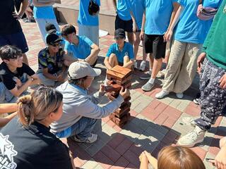 Тимбилдинг, мастер-классы и тренинги: как проходит форум по профилактике наркомании для столичных волонтеров