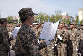 В Астане более 400 выпускников военной кафедры приняли присягу