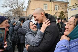 Весенний призыв: в Астане и в регионах проводили первых новобранцев на срочную воинскую службу