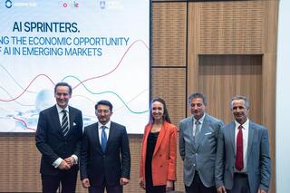 Минцифры, Google и Apolitical запускают программу обучения госслужащих в сфере ИИ