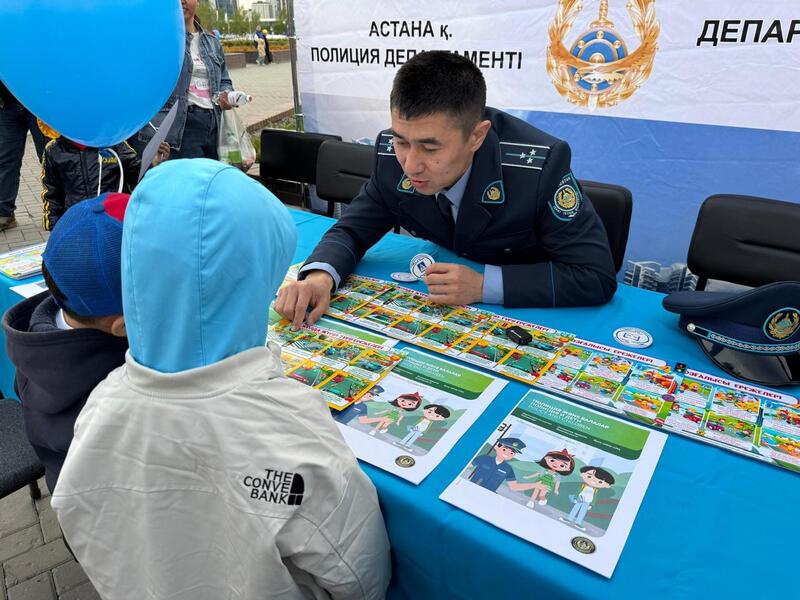 Безопасность и экологичность: промоакцию в поддержку электросамокатов провели в Астане