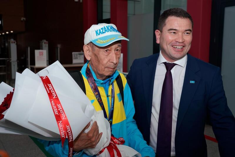 80-летний астанчанин пробежал полный марафон в Кейптауне