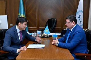 Аким области встретился с директором театра имени Абая