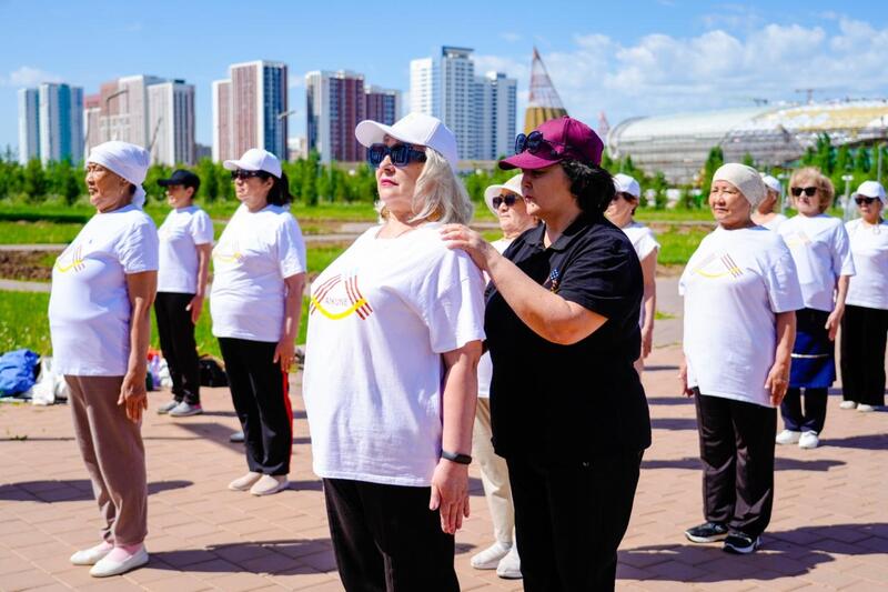В Астане для пенсионеров организовали особую утреннюю тренировку