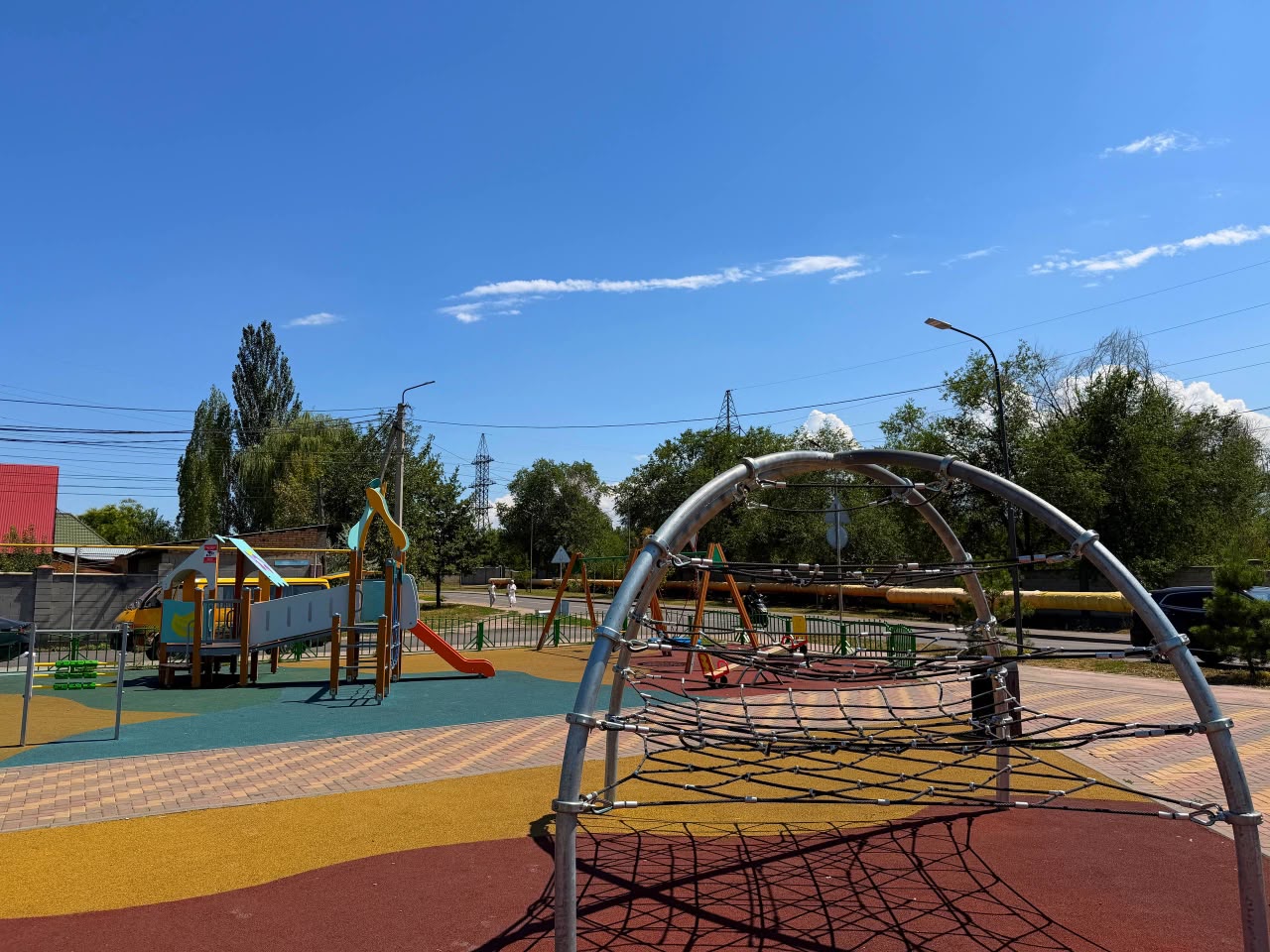 В Алматы обновили общественное пространство для спорта и семейного отдыха в мкр. Алтын Бесік
