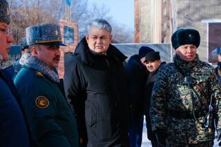 Аким Восточно-Казахстанской области Ермек Кошербаев ознакомился с боевой подготовкой и вооружением воинской части 5518 регионального командования «Шығыс» Национальной гвардии.