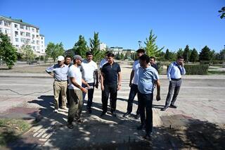 Аким города ознакомился с ходом работ по внедрению автоматических систем полива и развитию социальных объектов