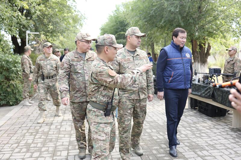 Глава МЧС ознакомился с работой воинской части в Актюбинской области