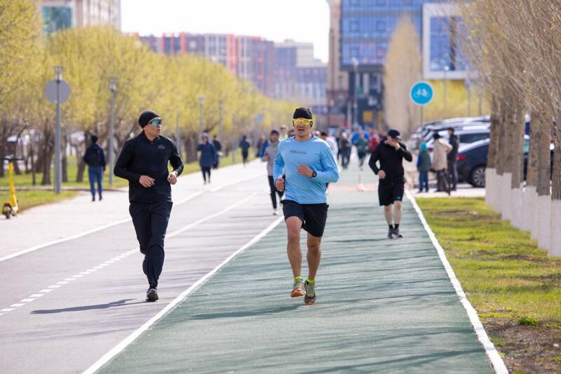 «Таза Қазақстан»: около 1200 человек приняли участие в акции по уборке территории на открытии бегового сезона в Астане