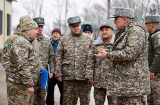 Министр обороны проинспектировал военные объекты в гарнизонах