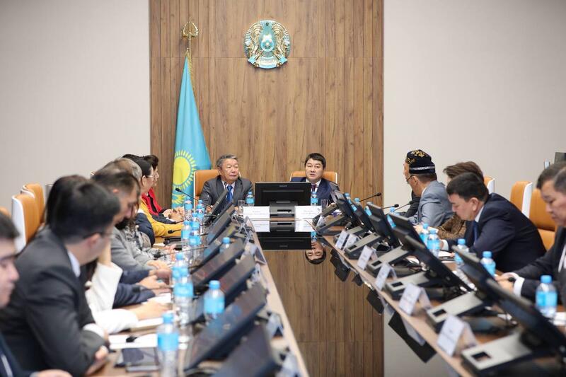 Аким области встретился с членами общественного совета