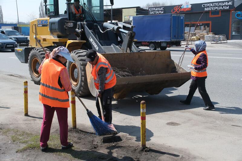 В Алматы завершают сезон мойки улиц и начинают подготовку к зимним осадкам и гололеду