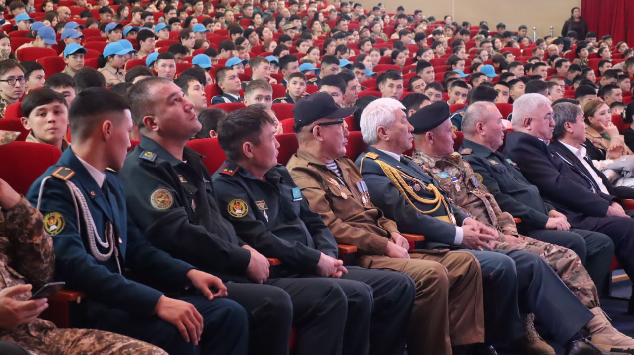 Министерство обороны проводит в южных регионах акцию «Біртұтас ел – біртұтас жер» для допризывной молодежи