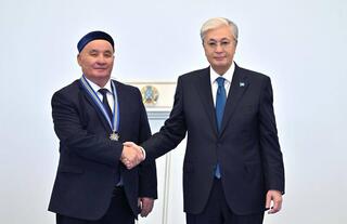 Вручены государственные награды ко Дню Республики