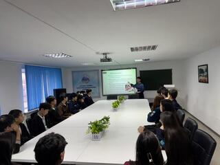 Всемирный день борьбы со СПИДом: студенты столичного колледжа смогли пройти экспресс-тест на ВИЧ