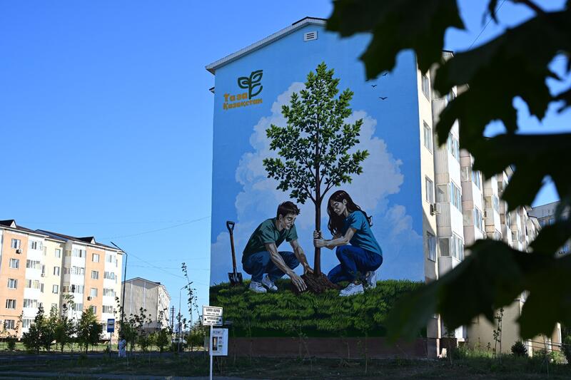 В Талдыкоргане появились новые муралы, посвящённые программе «Таза Қазақстан» и концепции «Закон и Порядок»