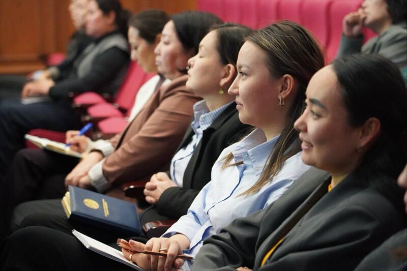 В национальном правозащитном центре обсудили вопросы соблюдения социальных гарантий госслужащих