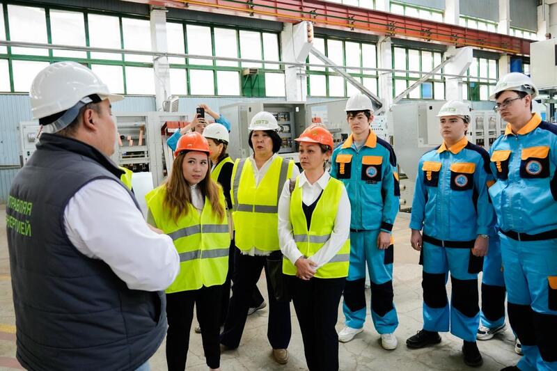 «Путь в профессию: от колледжа к производству»: молодежь столицы провела встречу на электротехническом заводе