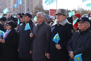 Государственный флаг в честь Дня Республики торжественно подняли в Караганде