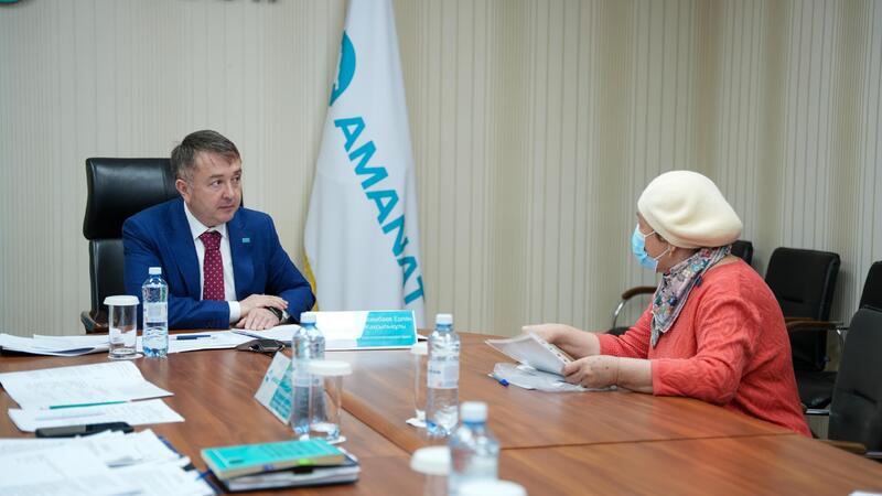Министр юстиции Республики Казахстан Ерлан Сарсембаев провел прием граждан на площадке общественной приемной партии AMANAT