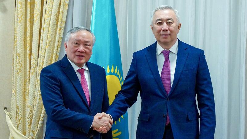 Серик Жумангарин провел встречу с постоянным заместителем Премьер-министра Вьетнама Нгуеном Хоа Бинем