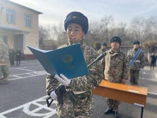 В Алматы курсантов военно-технической школы привели к Военной присяге