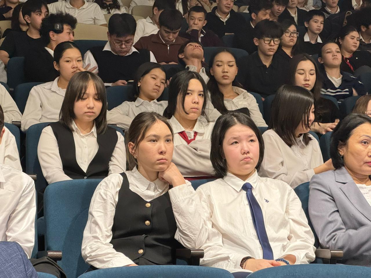 «Закон и порядок»: в Астане прошла профилактическая встреча со школьниками