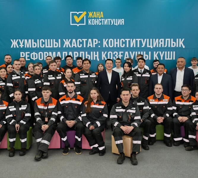 Молодежь Аксу обсудила с акимом области проект новой Конституции и будущее региона