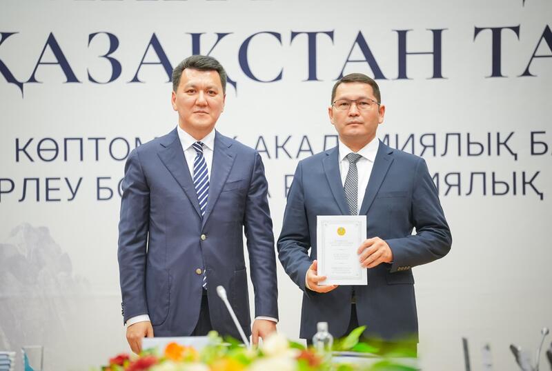 Новая академическая семитомная история Казахстана рекомендована к публикации