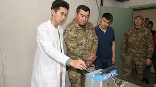 Глава МЧС посетил сейсмостанцию в районе Медео