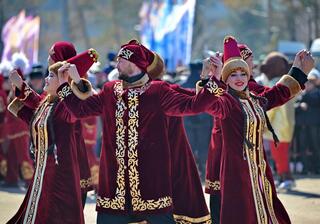 Народные игры, караван, выступления звезд эстрады: в Павлодарском Прииртышье с размахом отметили Наурыз