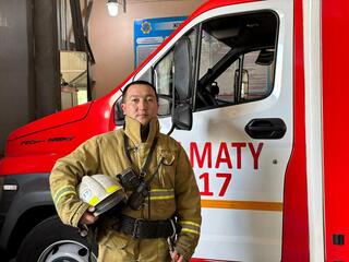 Пожарные г.Алматы спасли двоих человек из пожара