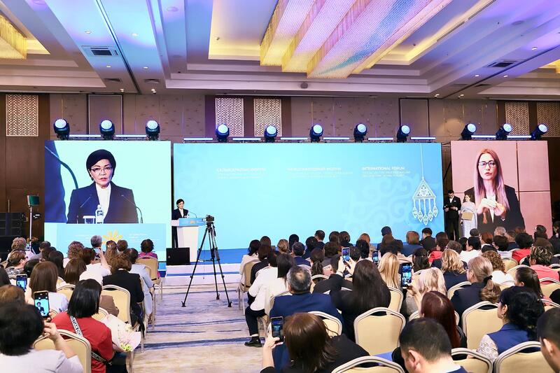 В Астане награждены ветераны социальной сферы и лучшие соцработники