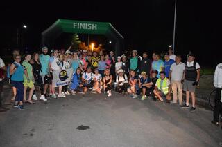 В Талдыкоргане прошел ночной велопробег с участием акима города Ерната Бәзіл