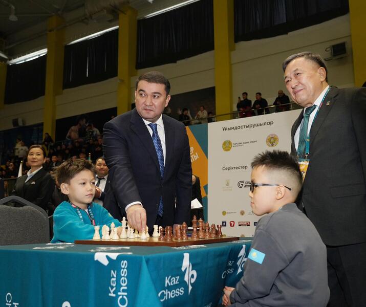 В ЧЕМПИОНАТЕ КАЗАХСТАНА ПО ШАХМАТАМ СРЕДИ ЮНИОРОВ В ТУРКЕСТАНЕ ПРИНИМАЮТ УЧАСТИЕ 1052 СПОРТСМЕНА