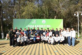 «Таза Қазақстан»: Аким области принял участие в посадке деревьев в обновленном парке