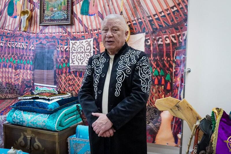 Аким ВКО в ходе рабочей поездки в Барнаул посетил Центр казахского языка и культуры