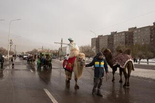 Конные экипажи, красавцы верблюды и парад колоритных национальных костюмов: как Темиртау празднует Наурыз