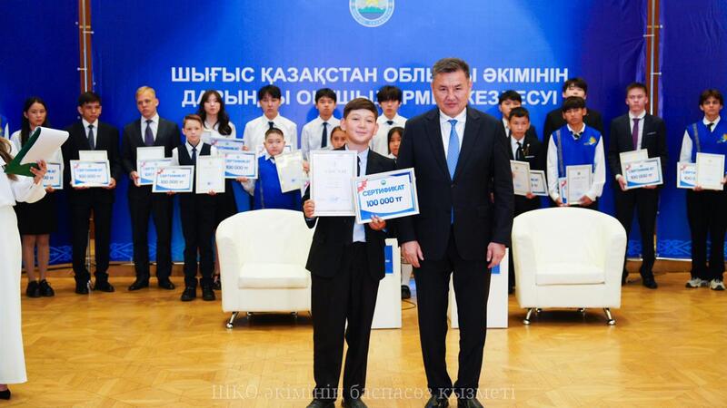 Аким ВКО встретился с одарёнными детьми
