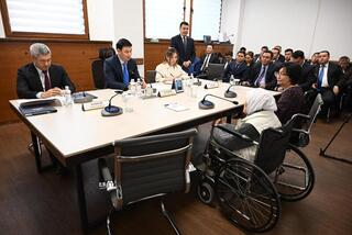 Аким Алматы провел личный прием граждан: рассмотрены вопросы жителей по развитию инфраструктуры, благоустройству и соцподдержке