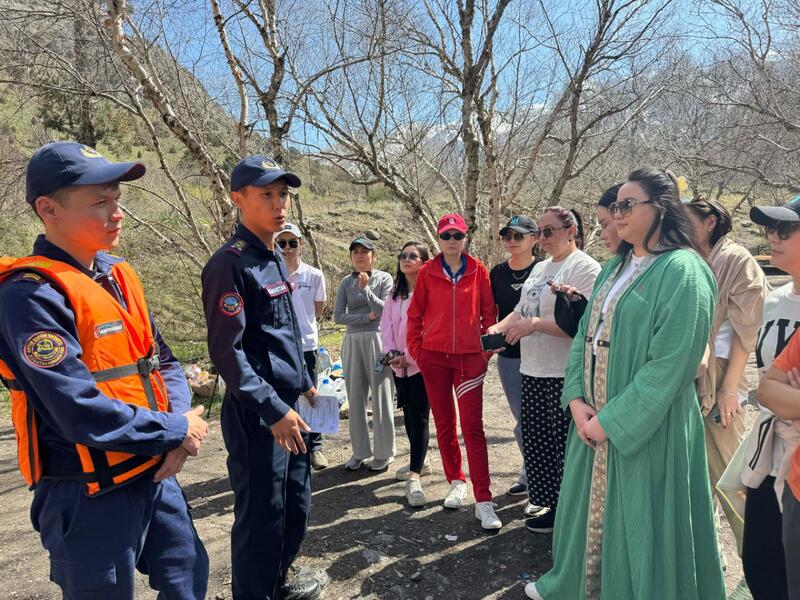 Спасатели МЧС Казахстана обеспечивают безопасность на воде